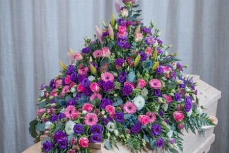 Dessus de cercueil et raquettes