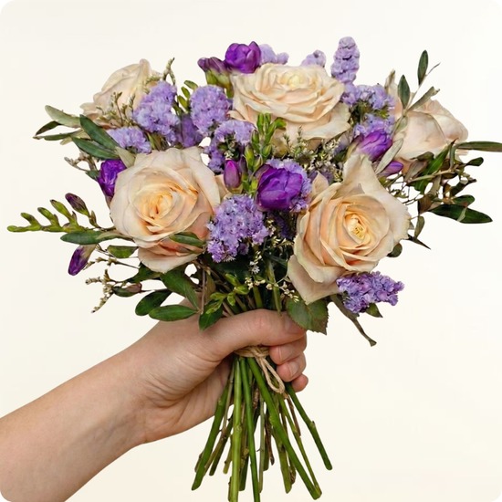 Bouquet dans les tons bleus et crème