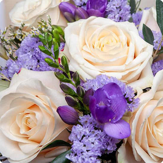 Bouquet dans les tons bleus et crème