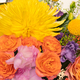 Bouquet Artifice composé de fleurs colorées jaune, orange, rose et violet dans un style festif  - livraison 123fleurs