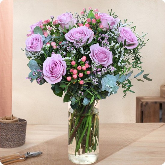 Livraison de fleurs fraîches par un fleuriste local