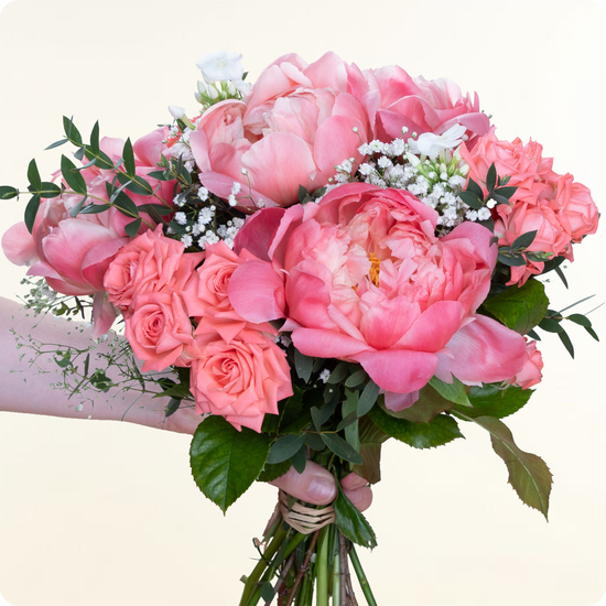 Avec 123fleurs, profitez d’une livraison rapide partout en France, 7 jours sur 7, même les jours fériés, en seulement 3 heures, avec remise en main propre.