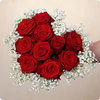 Bouquet Coup de foudre en roses rouges et gypsophiles. Livraison rapide et soignée avec 123fleurs.