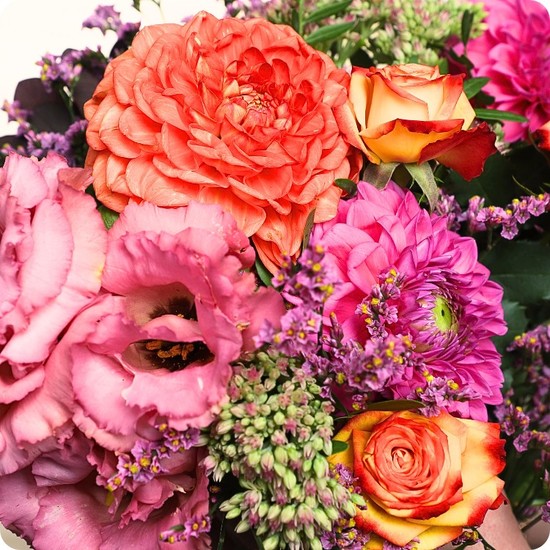 Sublimes dahlias dans ce bouquet de saison