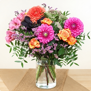 Bouquet Dahlias, fleurs de saison aux tons fuchsia, corail et mauve