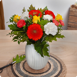 Bouquet de fleurs Viva avec de l'oeillet, de la rose et du gerbera