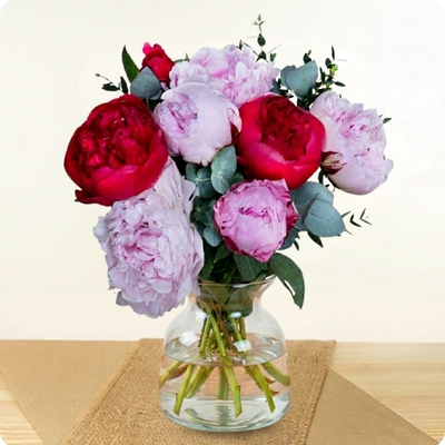 Réalisé par un artisan fleuriste avec des fleurs fraîches et de saison, ce bouquet est disponible en livraison rapide partout en France, même le jour même.