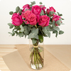 Bouquet de roses Fuchsias – Roses et Eucalyptus