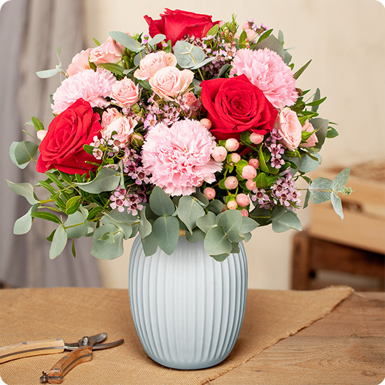 Bouquet de fleurs avec roses rouges - Déclaration - Livraison par un fleuriste en 4H