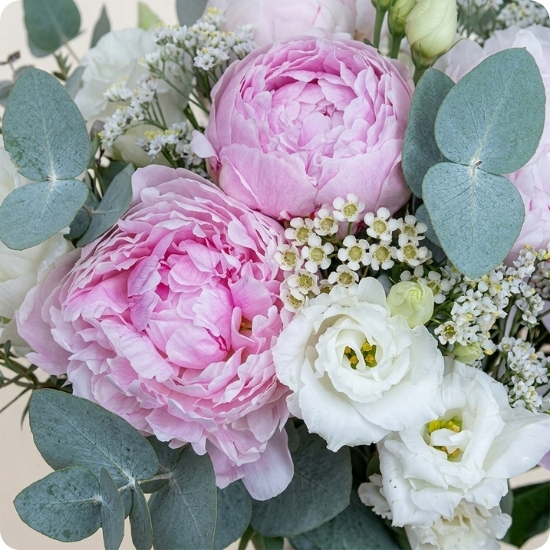 Ce bouquet séduit par son énergie, son élégance et son allure résolument affirmée.