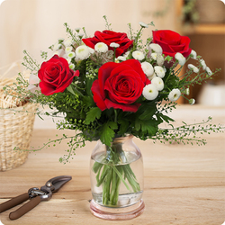 Bouquet avec de la rose rouge