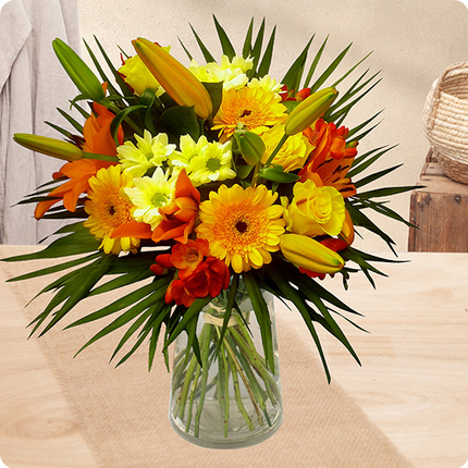 Le Bouquet Fête Fleurie est une composition joyeuse aux tons jaunes et orangés. Offrez de la lumière avec une livraison rapide par un artisan 123fleurs.