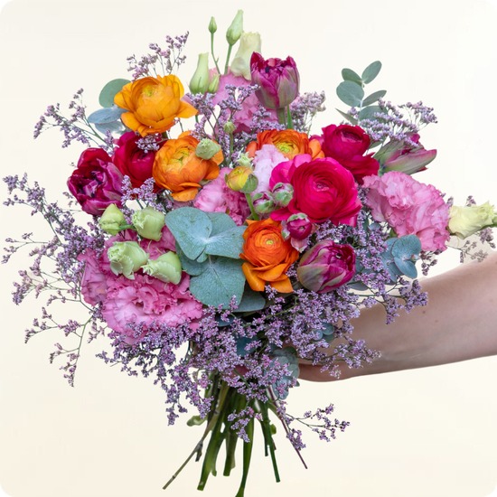 Le Bouquet Frida associe couleurs vives et élégance dans une création florale inspirée de l’artiste Frida Kahlo.