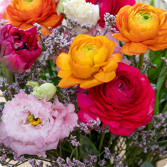 Le Bouquet Frida associe couleurs vives et élégance dans une création florale inspirée de l’artiste Frida Kahlo.