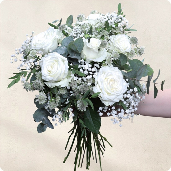 Bouquet Impérial blanc avec roses, gypsophile et feuillage - création florale 123fleurs