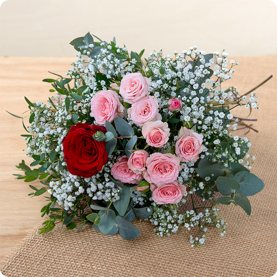 Livraison aujourd'hui partout en France par un artisan fleuriste. Présentation soignée et en main propre, 7j/7, même les jours fériés.