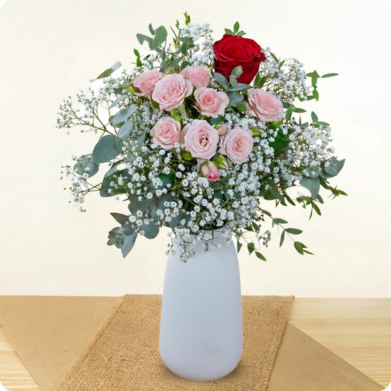 Déclarez votre amour avec élégance grâce au Bouquet Je t’aime de 123fleurs.