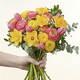 Bouquet Jonquilles & Tulipes jaune et rose en vase rond printanier