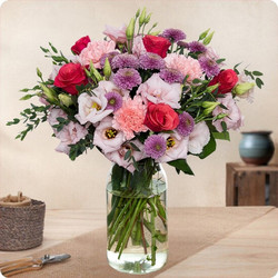 Offrez un moment de bonheur avec le Bouquet Joyeux Anniversaire, une composition colorée et joyeuse, livrée aujourd’hui partout en France par 123fleurs.