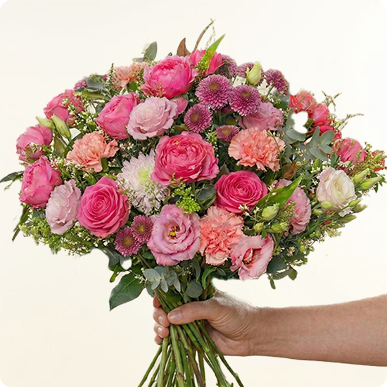 Bouquet rond dans les camaïeux de roses livré par un fleuriste 123fleurs