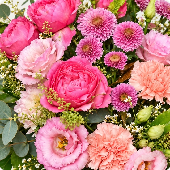 Bouquet rond dans les camaïeux de roses livré par un fleuriste 123fleurs