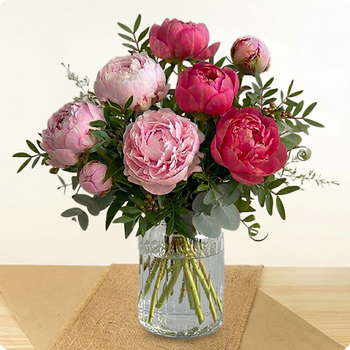 Réalisé par un artisan fleuriste avec des fleurs fraîches et de saison, ce bouquet est disponible en livraison rapide partout en France, même le jour même.