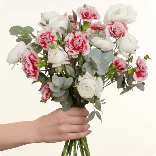 Bouquet dans les tons blancs et roses