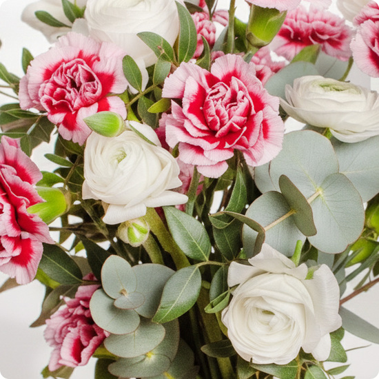 Bouquet dans les tons blancs et roses