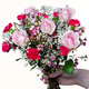 Bouquet Maman d’Amour roses roses et fleurs fuchsia en vase élégant