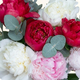 Bouquet de pivoines roses et blanches petit prix composition florale simple et élégante
