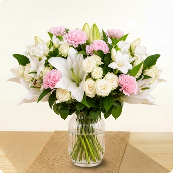 Bouquet Parfum de Lys - Offrez un instant de fraîcheur et d’élégance avec cette magnifique composition florale.