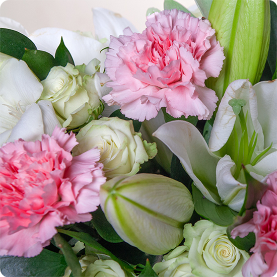 Bouquet Parfum de Lys - Offrez un instant de fraîcheur et d’élégance avec cette magnifique composition florale.