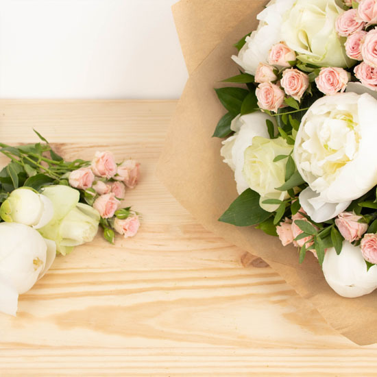 Bouquet Pivoines et Roses - Livraison rapide et artisanale avec 123fleurs

