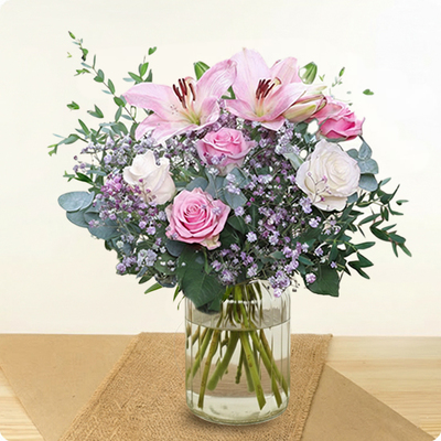 Bouquet de fraîcheur avec ce mélange de fleurs blanches et roses