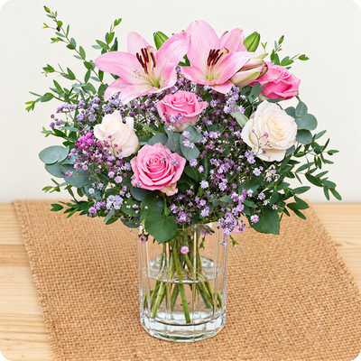 Bouquet de fraîcheur avec ce mélange de fleurs blanches et roses