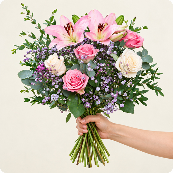 Bouquet de fraîcheur avec ce mélange de fleurs blanches et roses
