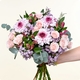 Bouquet Pretty qui met en valeur de magnifiques chrysanthèmes
