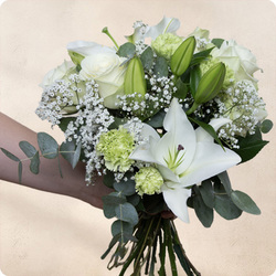 Offrez un bouquet chic et lumineux avec 123fleurs. Livraison rapide par un fleuriste local, 7j/7 partout en France.