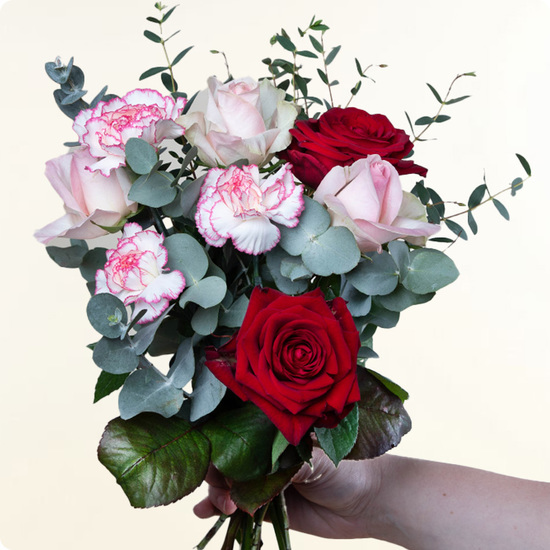 Offrez un instant romantique et inoubliable avec 123fleurs en envoyant le bouquet Saint Valentin