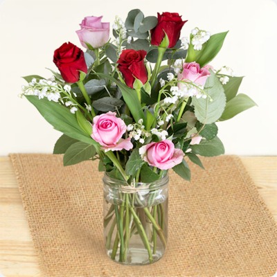 Réalisé par un artisan fleuriste local, il est livré en main propre partout en France, 7j/7, même les jours fériés, en seulement 4 heures.