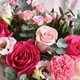 Bouquet Sainte Rose, roses multicolores et fleurs d'accompagnement — 123fleurs