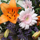 Bouquet Signature avec lys orange, gerberas roses, statice violet et feuillage - 123fleurs