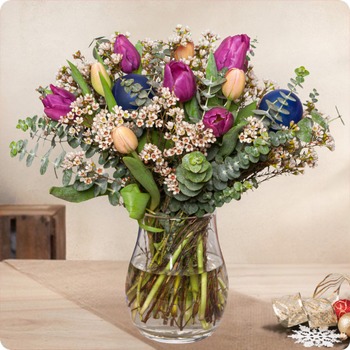 Bouquet avec de la tulipe violette