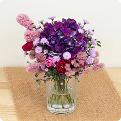 Bouquet Violetta avec hortensia violet et fleurs roses – Composition florale raffinée