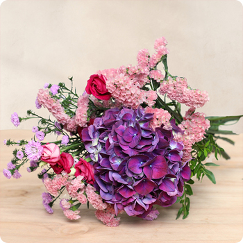 Bouquet Violetta avec hortensia violet et fleurs roses – Composition florale raffinée