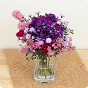 Bouquet Violetta avec hortensia violet et fleurs roses – Composition florale raffinée