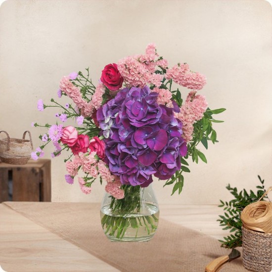 Bouquet Violetta avec hortensia violet et fleurs roses – Composition florale raffinée