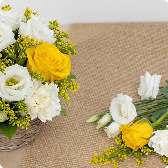 Composition de fleurs jaune Lemon