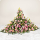 Dessus de cercueil Hymne en triangle avec lys roses, germinis et roses pour hommage floral - 123fleurs