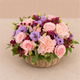 Composition de deuil Douceur Éternelle, roses roses et lisianthus mauve en coupe blanche